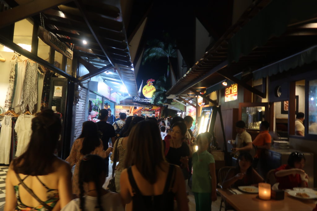what to do in boracay d mall at night