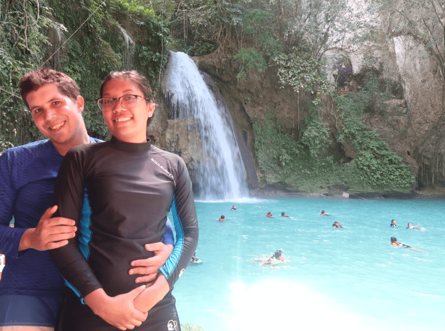 kawasan falls es uno de los mejores lugares para visitar al viajar a las filipinas