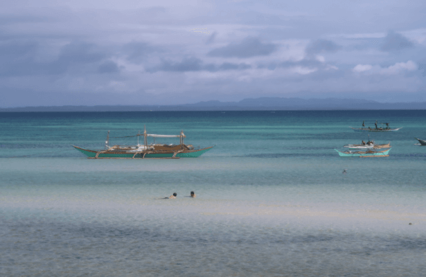 kota beach es una de las mejores playas para visitar al viajar a las filipinas