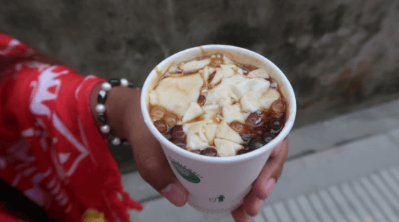 taho es uno de los mejores postres callejeros para probar al viajar a las filipinas